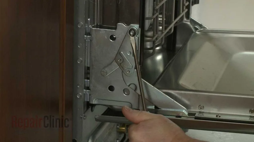 Hinge bracket and pin