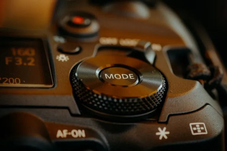 how to change aperture on DSLR camera