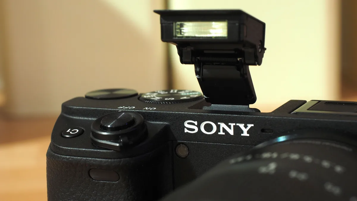 how to turn off mirrorless camera flash