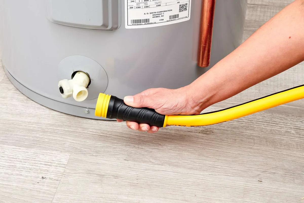 Water heater tank
